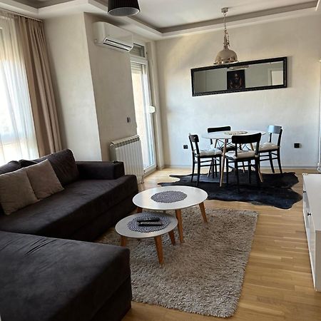 Apartman Dm Belgrad Exteriör bild